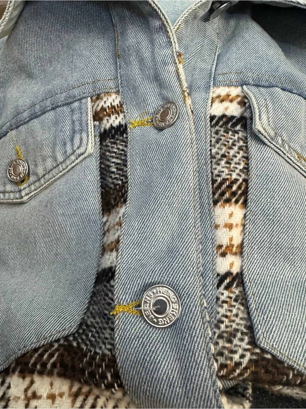 Light Blue Denim Jacket with Black & Cream Plaid Front Sz M (E-42)